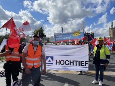 Auch HOCHTIEF - Kolleginnen und Kollegen sind dabei Auch HOCHTIEF - Kolleginnen und Kollegen sind dabei